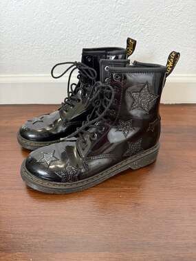 Dr Doc Martens 1460Y Patent Leather Combat Boots Black Star Sz 6 Grunge Festival